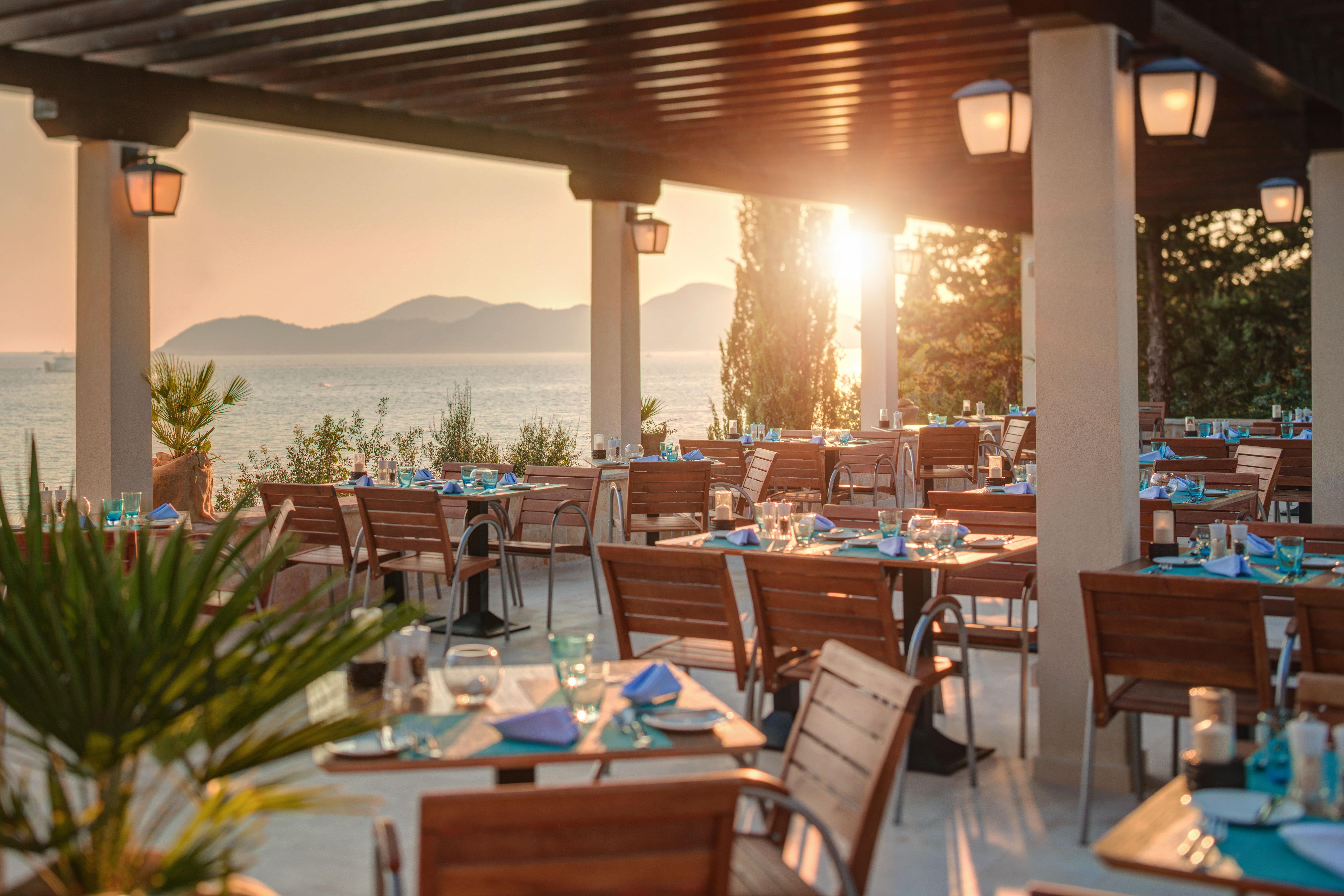 Sun Gardens Dubrovnik Hotel Exterior photo The restaurant at the hotel